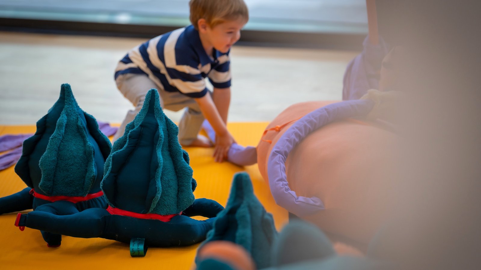 Child playing in the exhibition «CaccHho CucchhA»