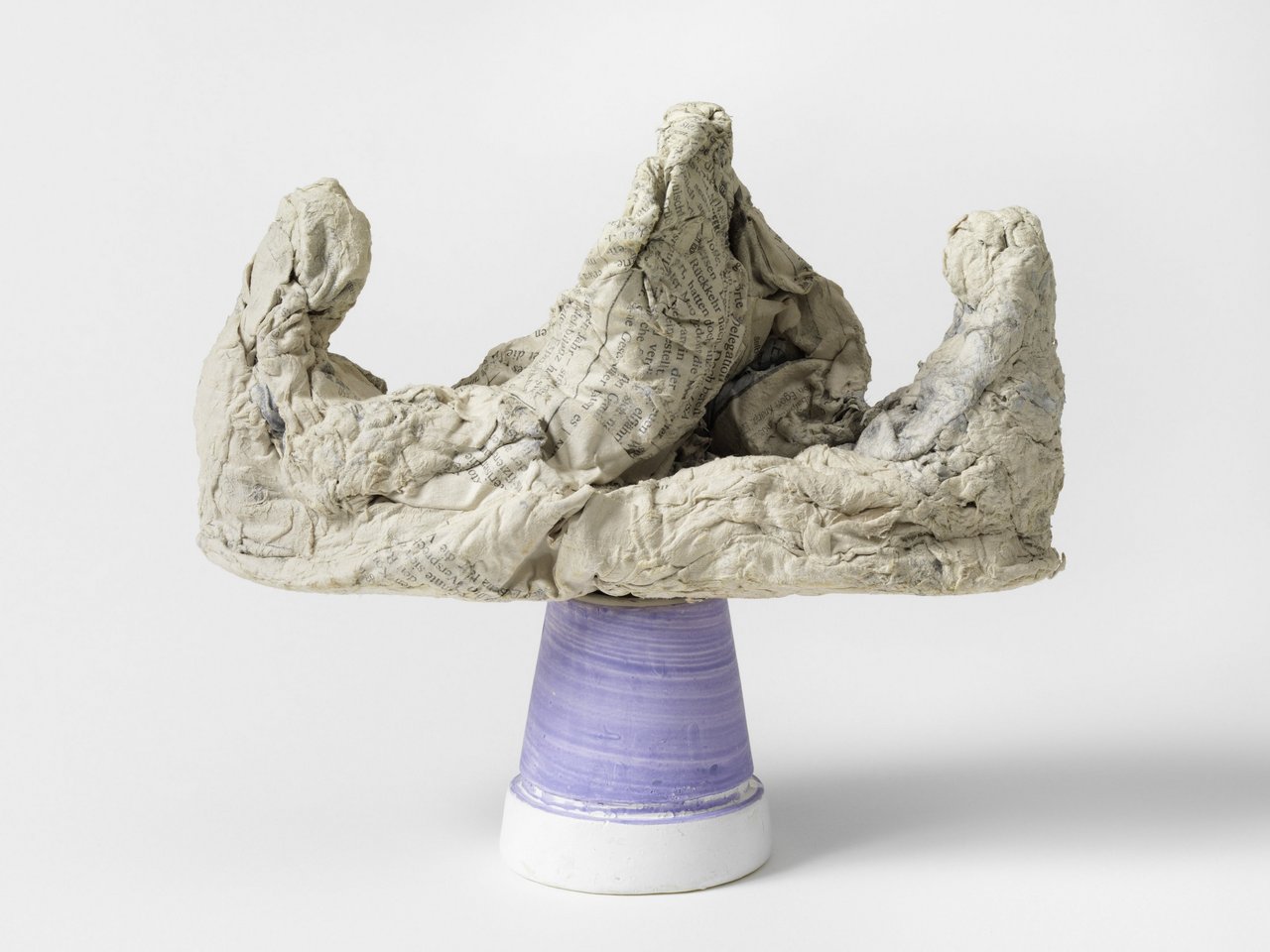 [Translate to Englisch:] Ansicht der Arbeit «Figurine (Rites de passage)» von Evi Kliemand