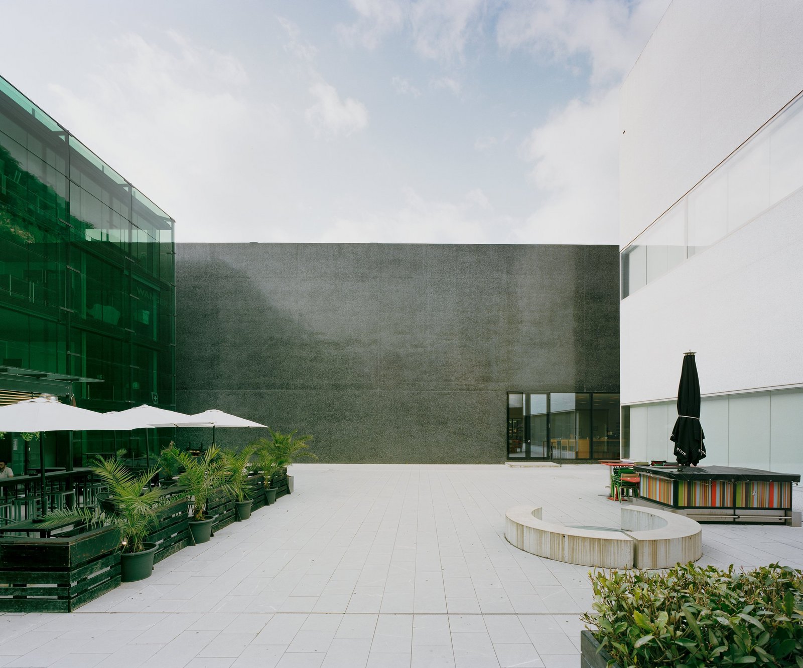 Kunstmuseum und die Hilti Art Foundation Gebäude