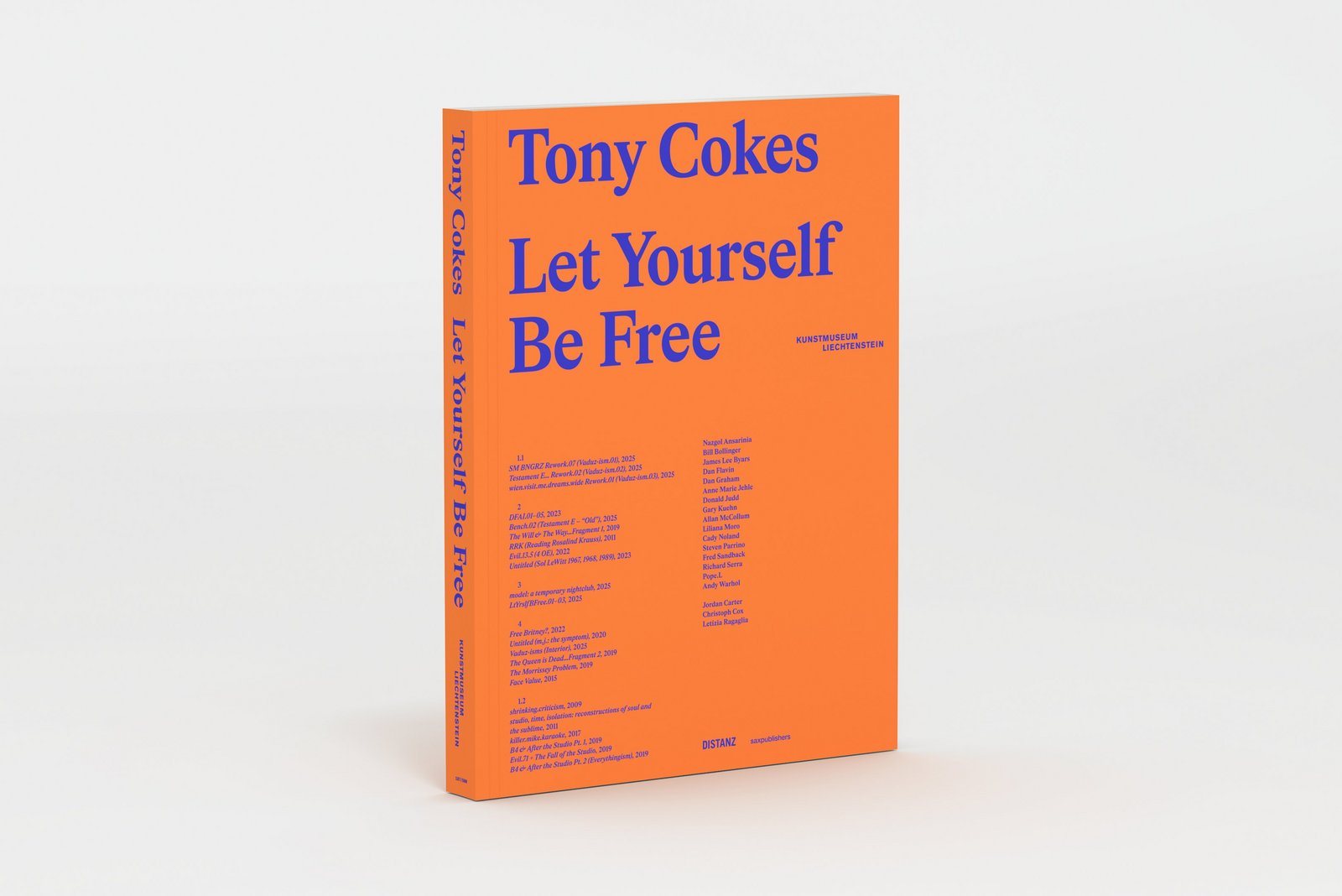 Die Publikation «Tony Cokes. Let Yourself Be Free» in einer von unzähligen Farbvarianten