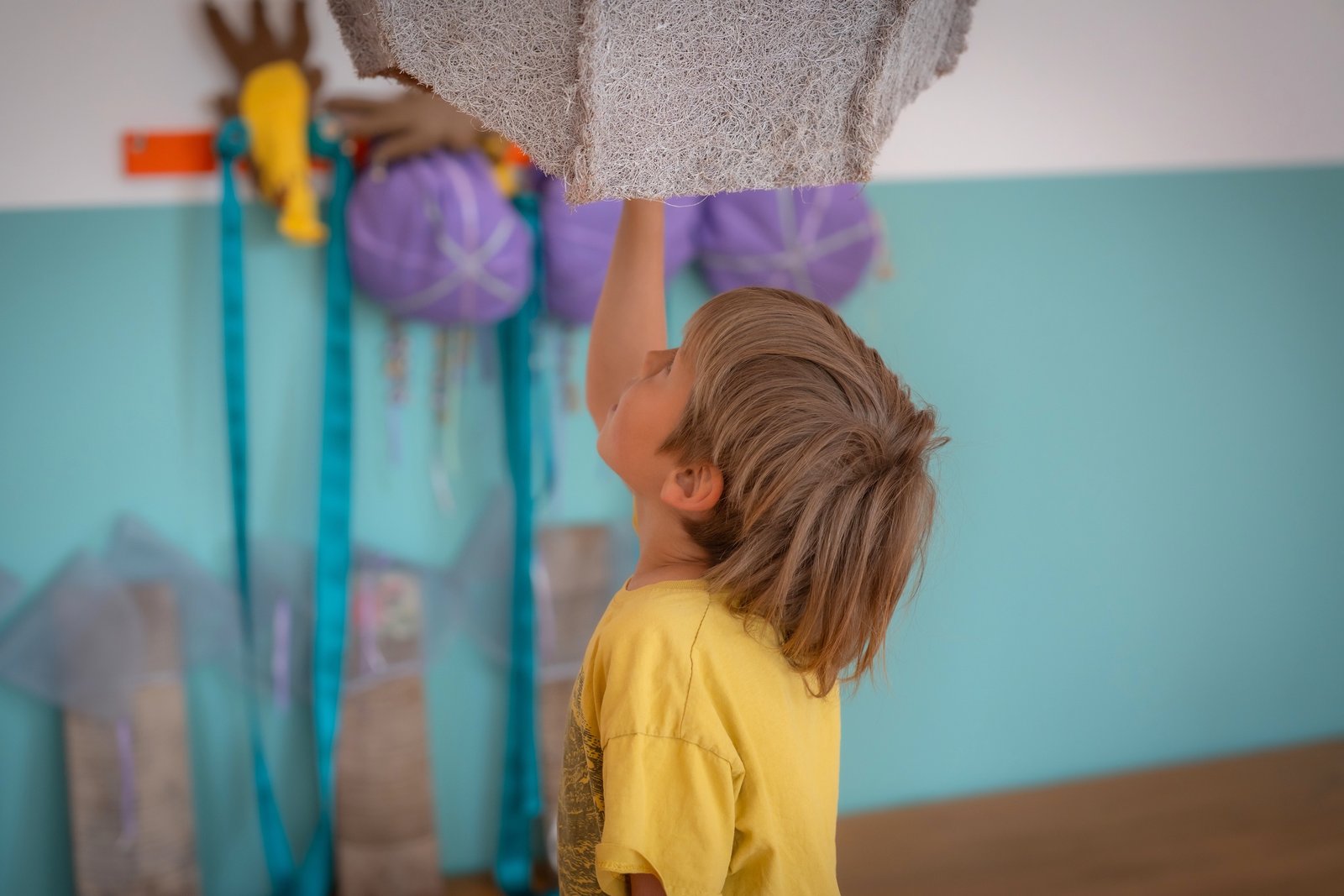 Boy discovering the exhibition «CaccHho CucchhA»