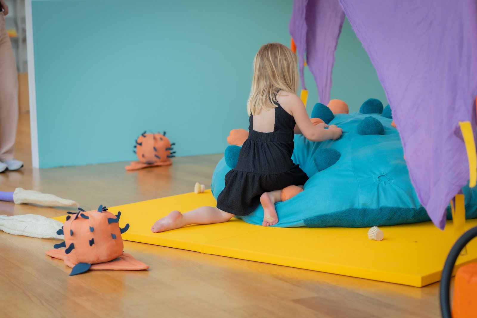 Child playing in the exhibition «CaccHho CucchhA»