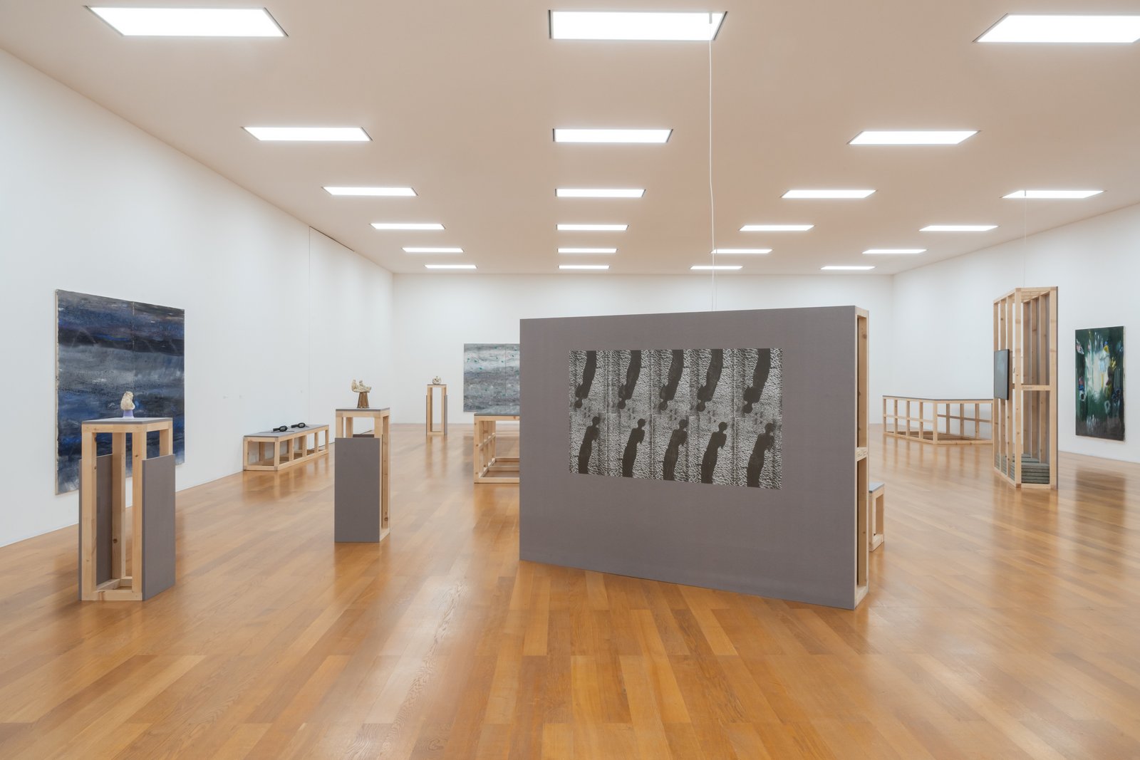 Ansicht der Ausstellung «Im Kontext der Sammlung: Evi Kliemand. Übers Wasser gehen»