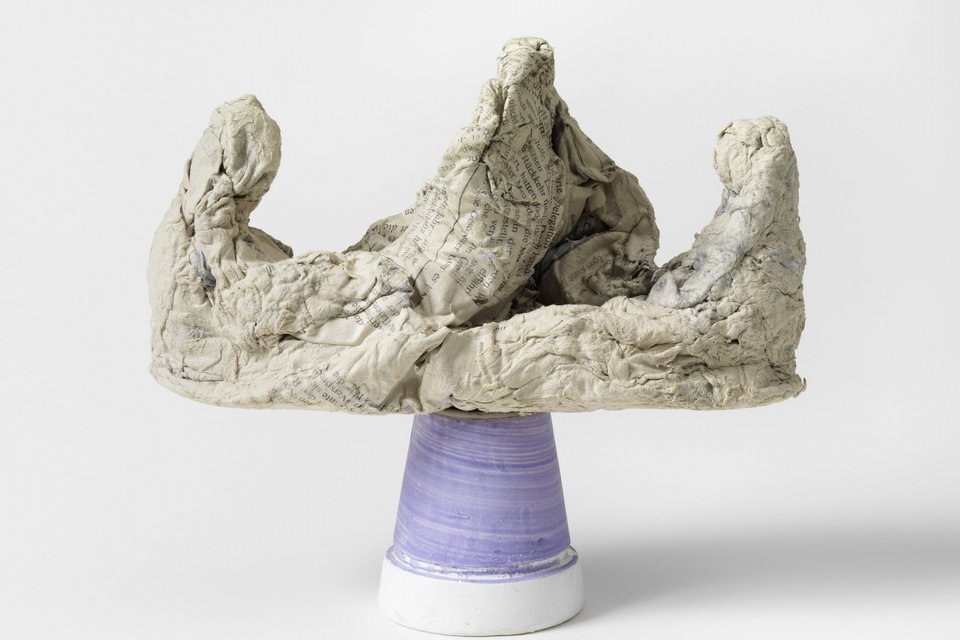 [Translate to Englisch:] Ansicht der Arbeit «Figurine (Rites de passage)» von Evi Kliemand