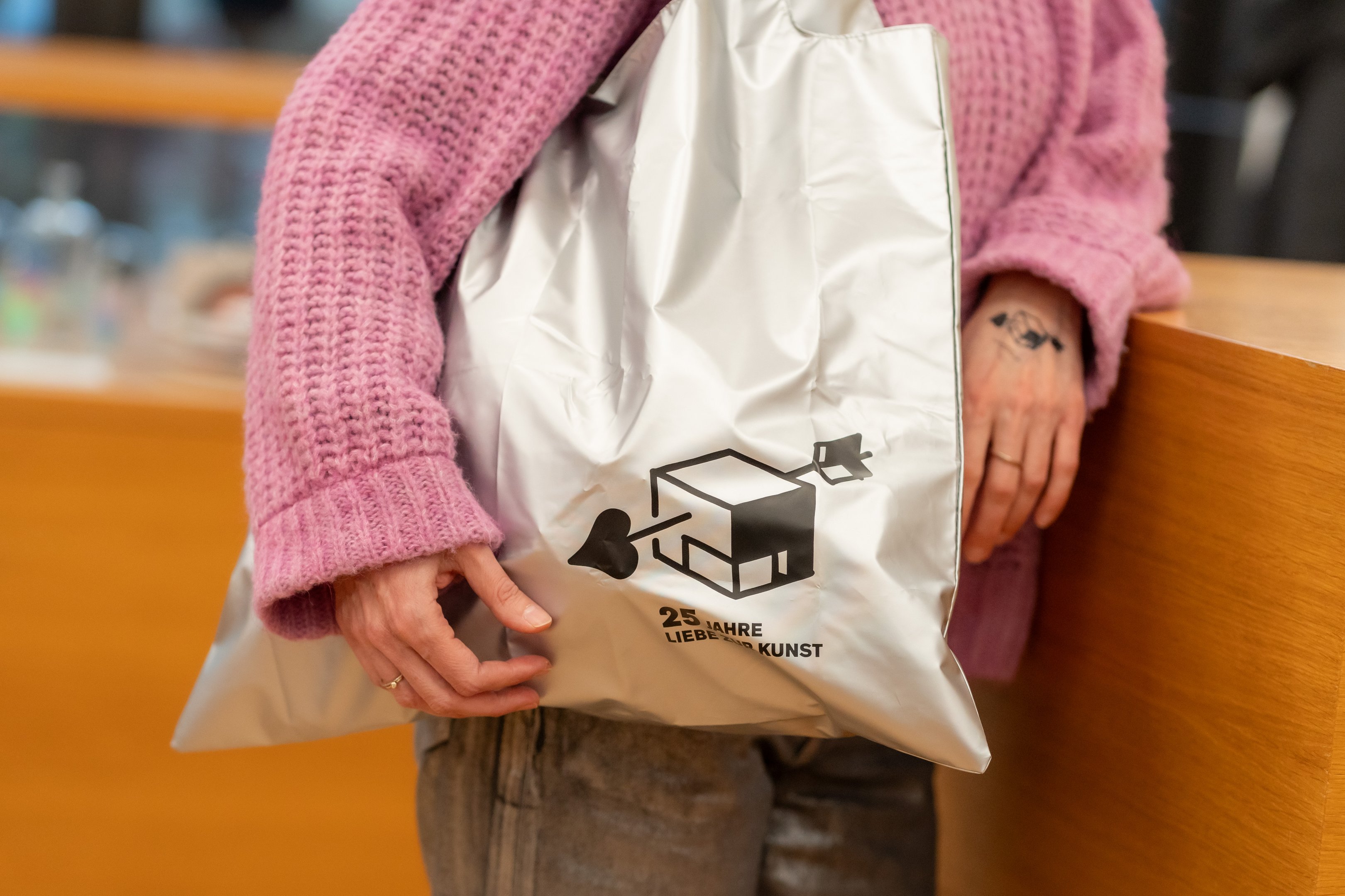 Tasche und Reissverschlusstäschchen "25 Jahre Liebe zur Kunst“
